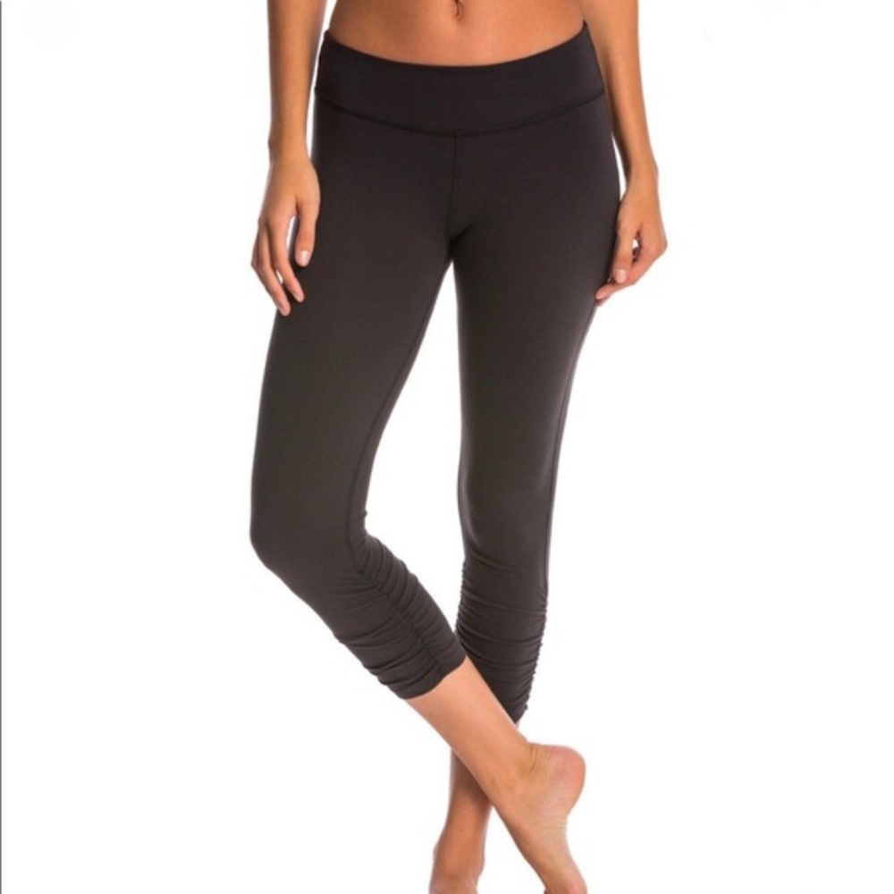 Beyond Yoga Rushed Capri Leggings - S Black
